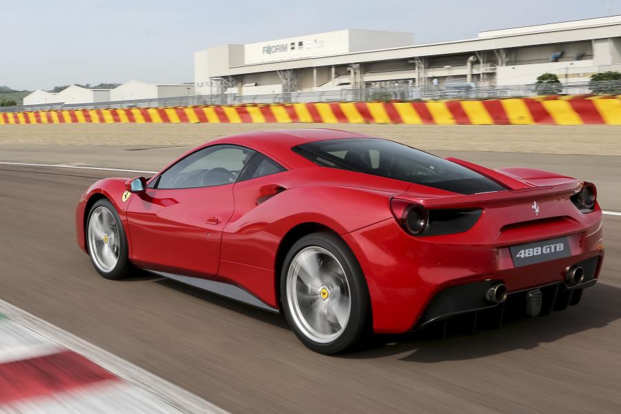  Ferrari 488 GTB 2015 года  (фото 25 из 31)